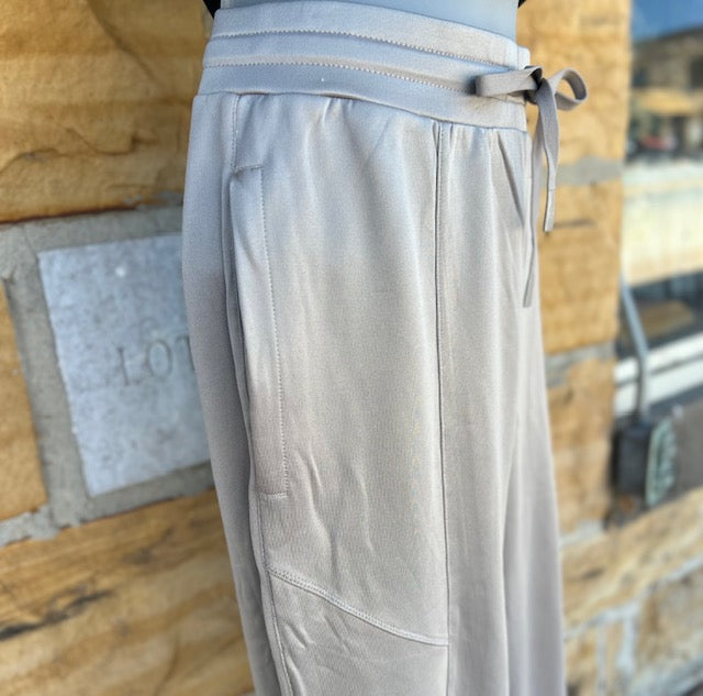 Cuffed Joggers with Zippered Pockets